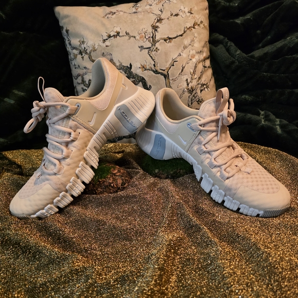 Nike Women's Free Metcon 6 Training Shoes Size 7 - Picture 3 of 10